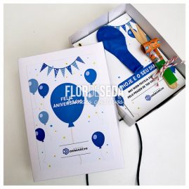 Caixa Parabéns Personalizada (Caixa Kraft ou Branca) para aniversário de funcionário com cartão e balão